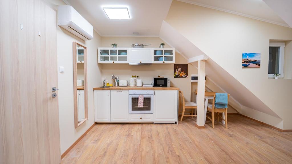 Kuchyň nebo kuchyňský kout v ubytování Palmy Home Dunakeszi