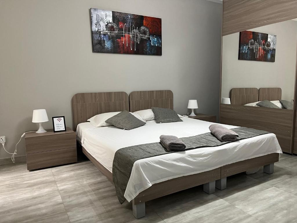 F7-1 Double room with private bathroom in shared Flat - Housity