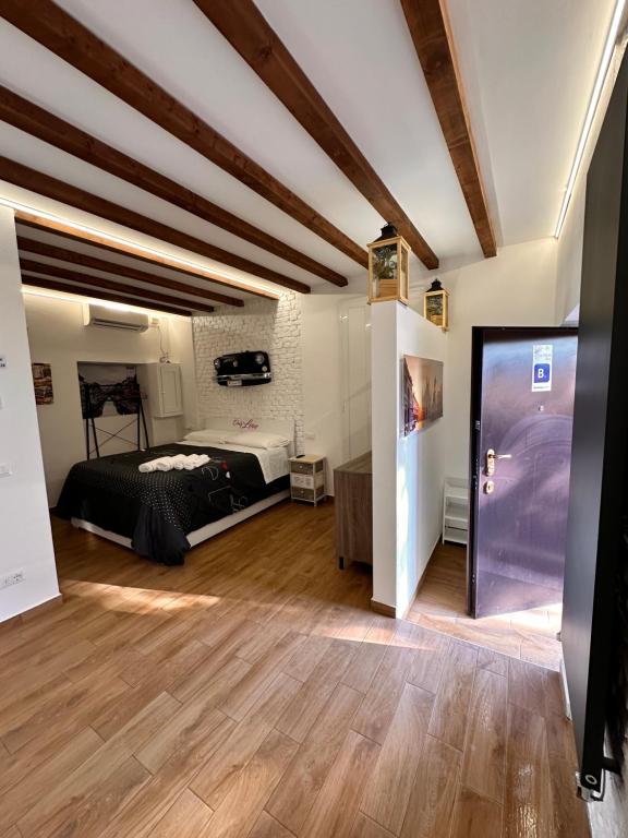 Łóżko lub łóżka w pokoju w obiekcie CA FOSCARI Apartments San Siro