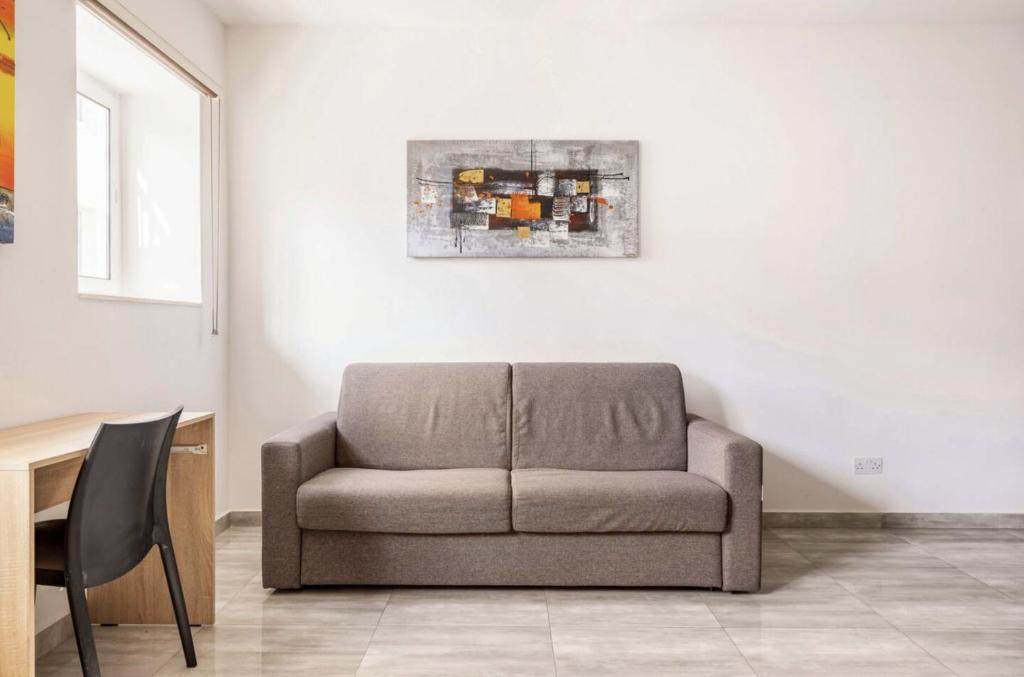 Posezení v ubytování F8 Room 2, Private Room two single beds shared bathroom in shared Flat