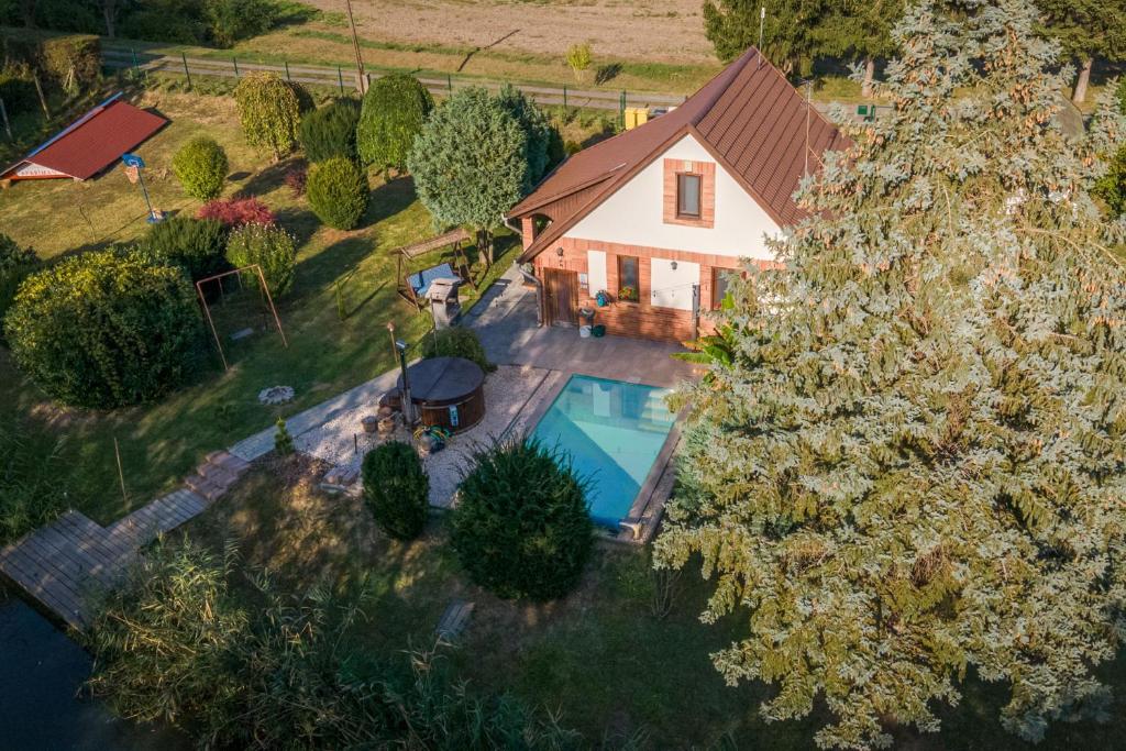 an aerial view of a house with a swimming pool at Pósteleki Vendégház-Nyugalom Szigetei in Gyula