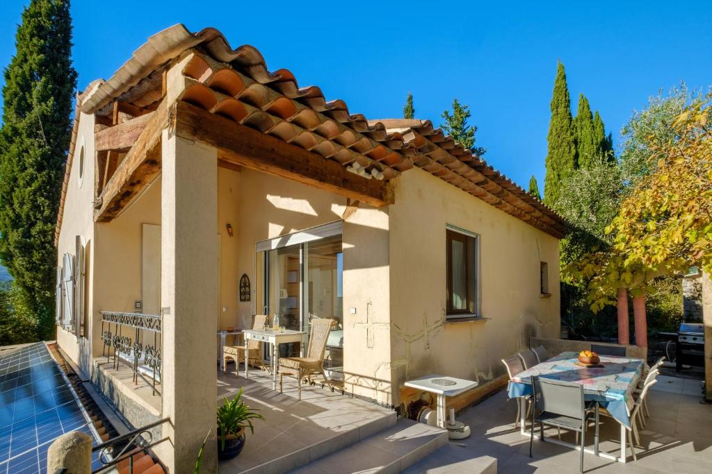 an outdoor patio with a table and chairs at Villa Provence Vue Panoramique - in Fayence