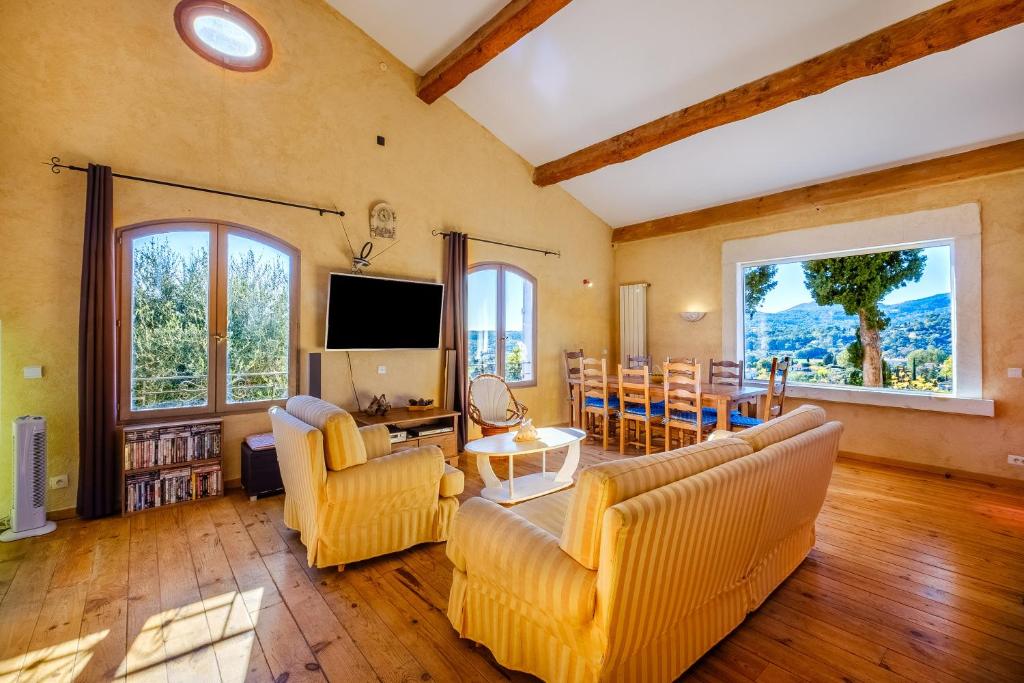 a living room with two couches and a tv at Villa Provence Vue Panoramique - in Fayence