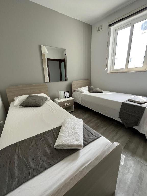 Postel nebo postele na pokoji v ubytování F9 Room 2, Private Room two single beds shared bathroom in shared Flat
