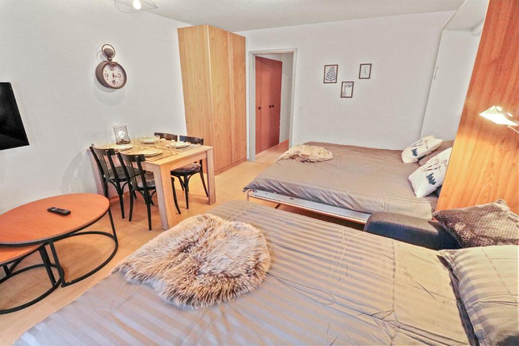 Postel nebo postele na pokoji v ubytování Chaleureux studio plein centre