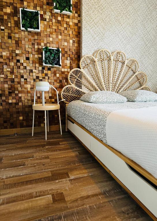 Postel nebo postele na pokoji v ubytování La Forêt des Pins - Free Check-In - Wifi - Parking Privé - Netflix - Draps & Serviettes inclus