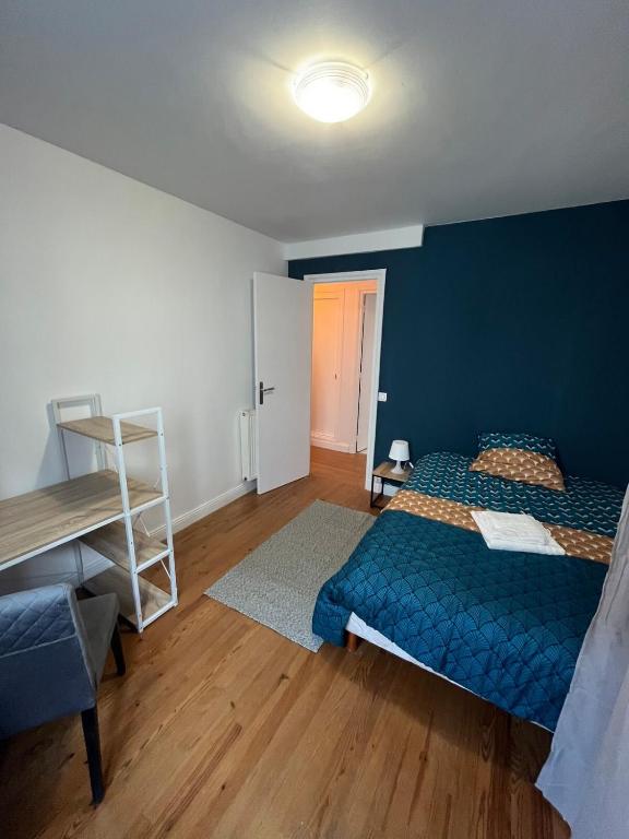 Posteľ alebo postele v izbe v ubytovaní Joli appartement proche Centre