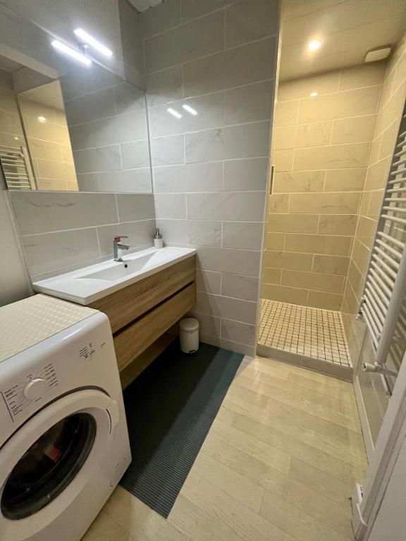 Kúpeľňa v ubytovaní Joli appartement proche Centre