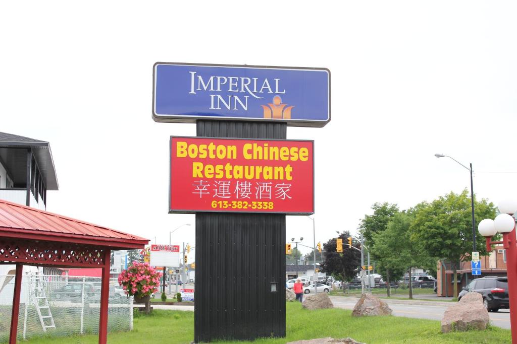 a sign for a boston chinese restaurant on a street at Imperial Inn 1000 Islands in Gananoque