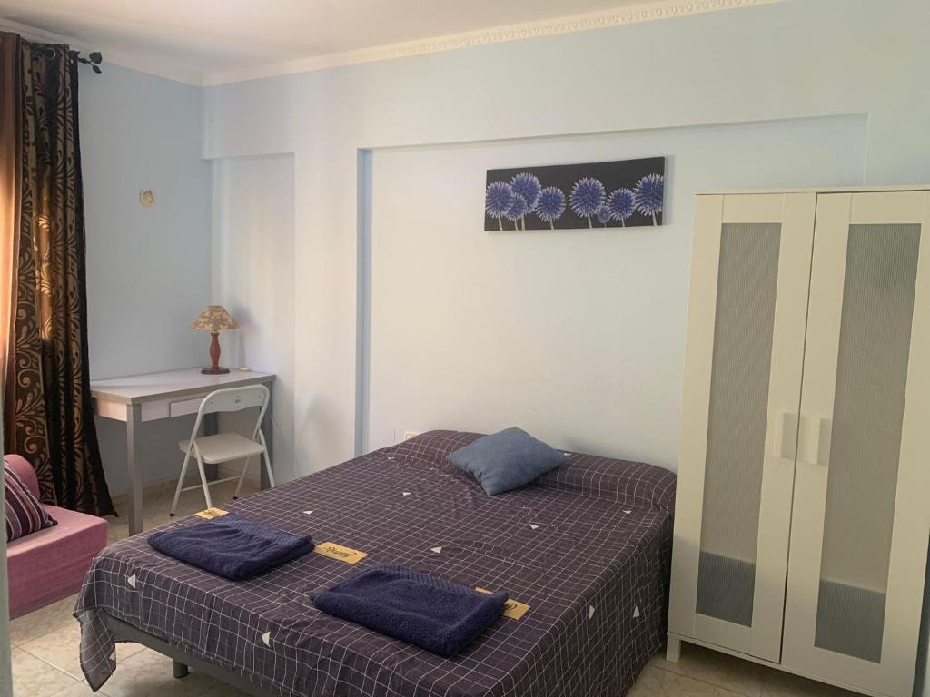 Postel nebo postele na pokoji v ubytování Tenerife Homestay