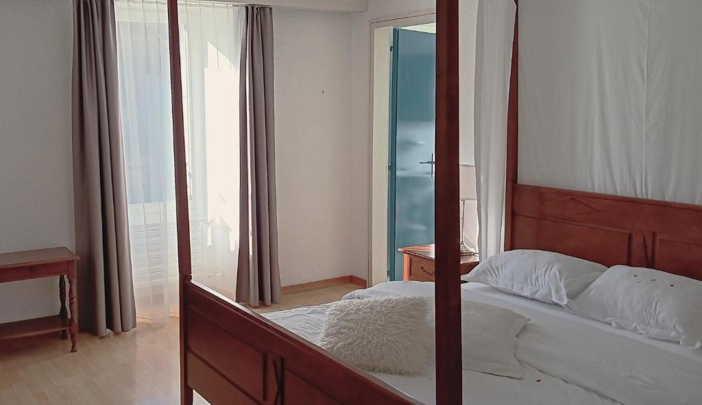 Postel nebo postele na pokoji v ubytování Hotel Restaurant Le Giétroz