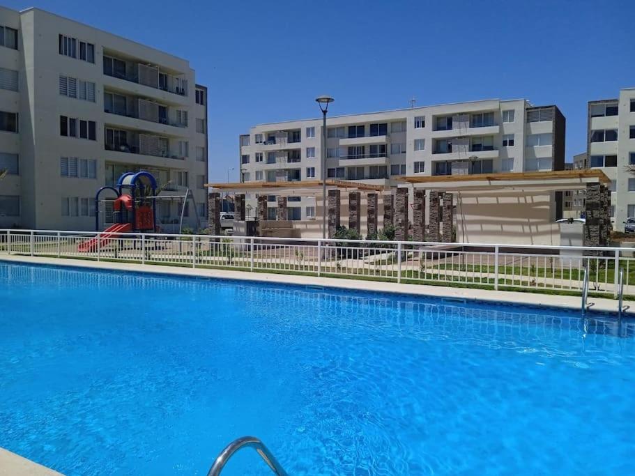 Bazén v ubytování Hermoso departamento a pasos del mar. nebo v jeho okolí