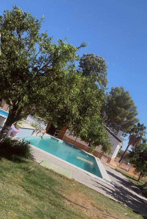 Bazén v ubytovaní Casa los Laureles alebo v jeho blízkosti