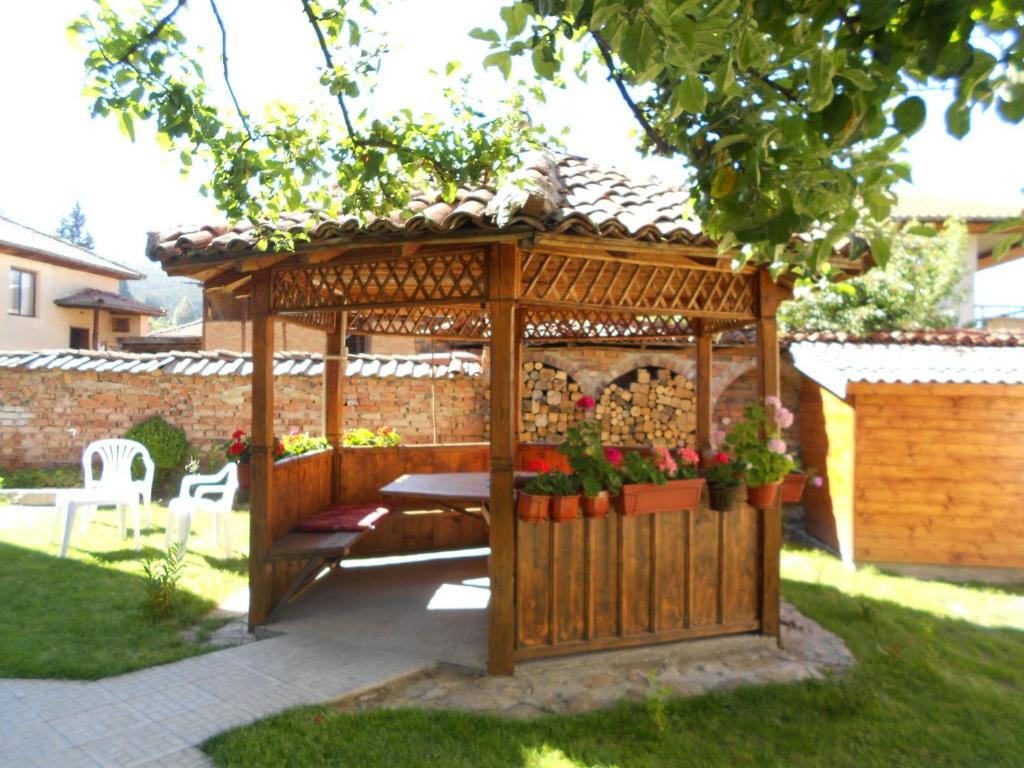 Zahrada ubytování Guest House Tsenovi