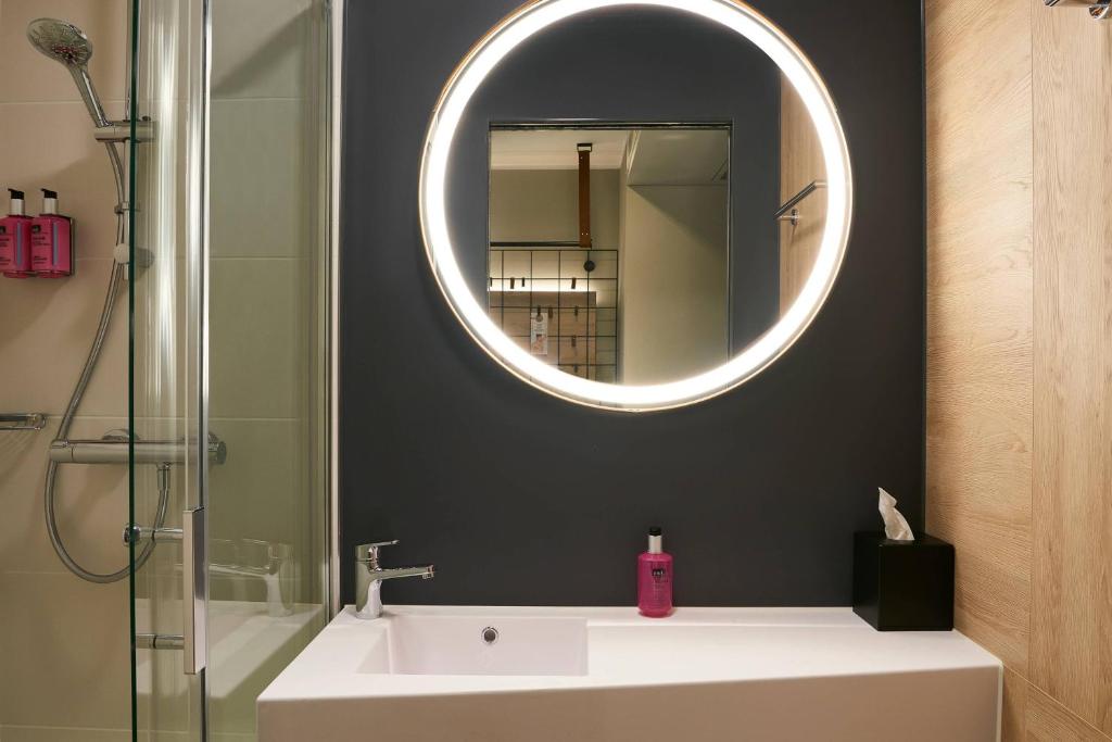 Moxy Chester - Resim 8