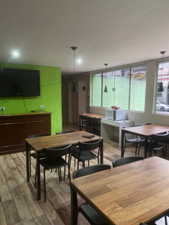 TV a/nebo společenská místnost v ubytování Hotel Real Centro