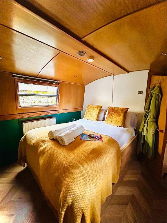 Postel nebo postele na pokoji v ubytování Edinburgh - Houseboats