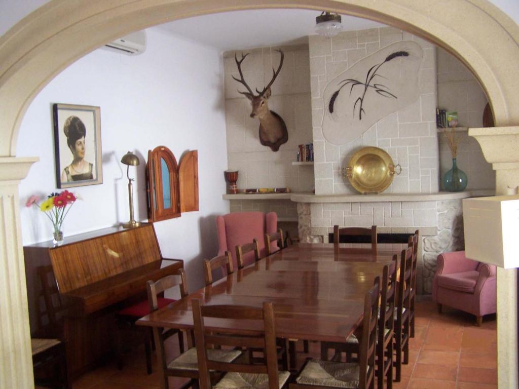a dining room with a table and chairs at La Casa de Andújar in Cubas