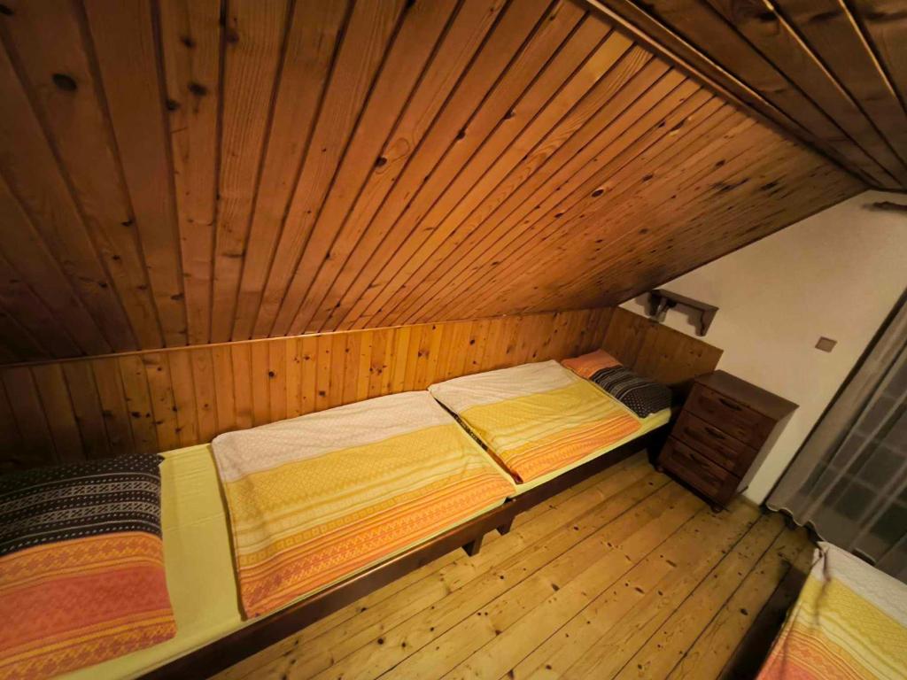 Postel nebo postele na pokoji v ubytování Chata Pod Jedľou