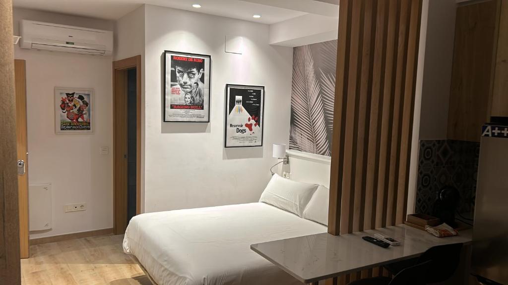 A bed or beds in a room at SUITES BERRUETA , Plaza Mayor by Albany