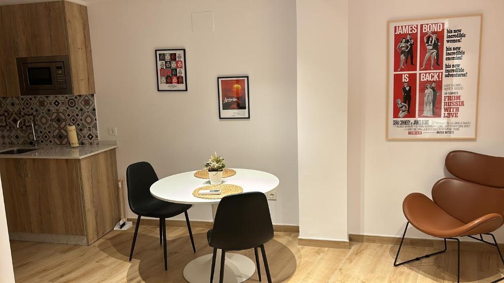 A seating area at SUITES BERRUETA , Plaza Mayor by Albany