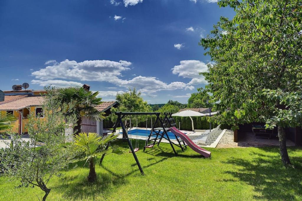 Vonkajšia záhrada v ubytovaní Villa Semy