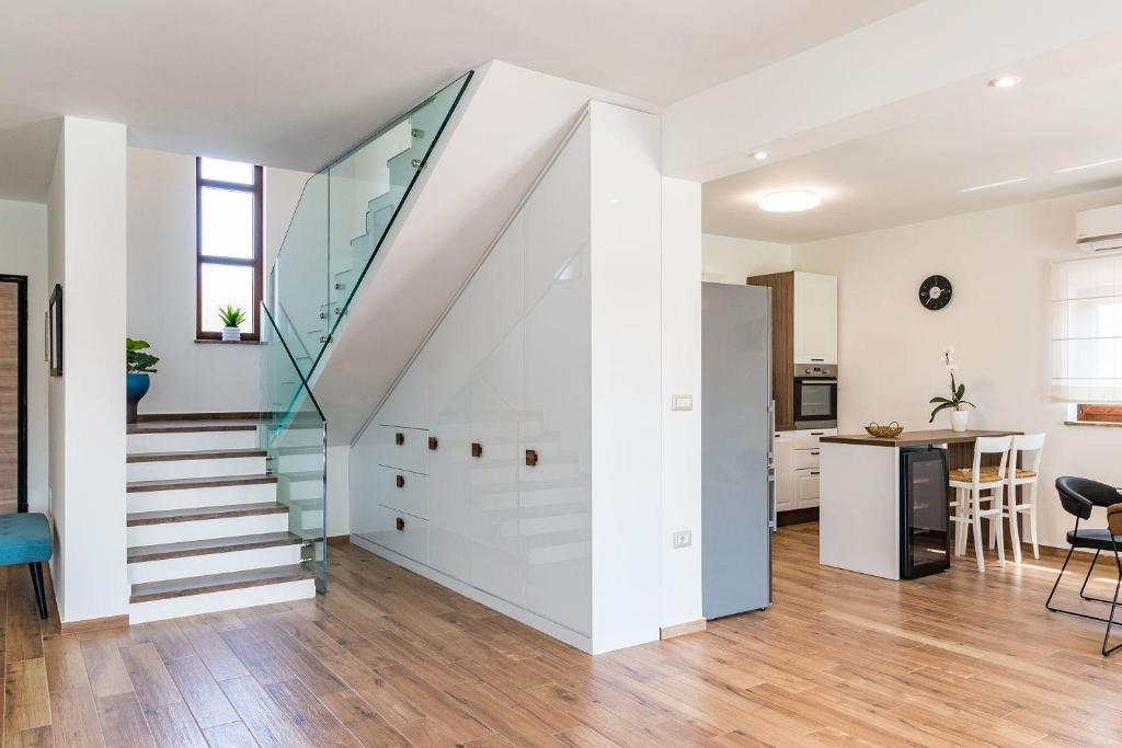Kuchyň nebo kuchyňský kout v ubytování Villa mit privatem Pool, WLAN, Klima und Bäder en suite