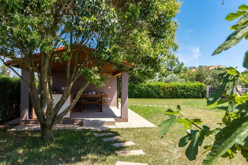 Zahrada ubytování Villa mit privatem Pool, WLAN, Klima und Bäder en suite