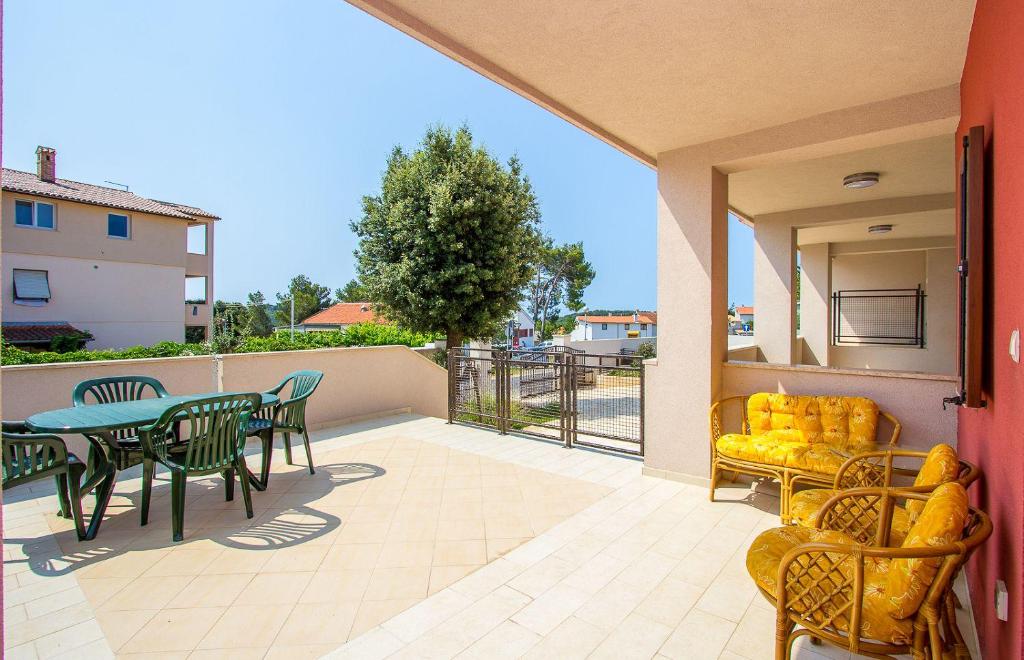 Balkón nebo terasa v ubytování Ferienwohnung nur 500 Meter bis zum Kieselstrand mit Küche, Klima, WLAN, Haustiere erlaubt
