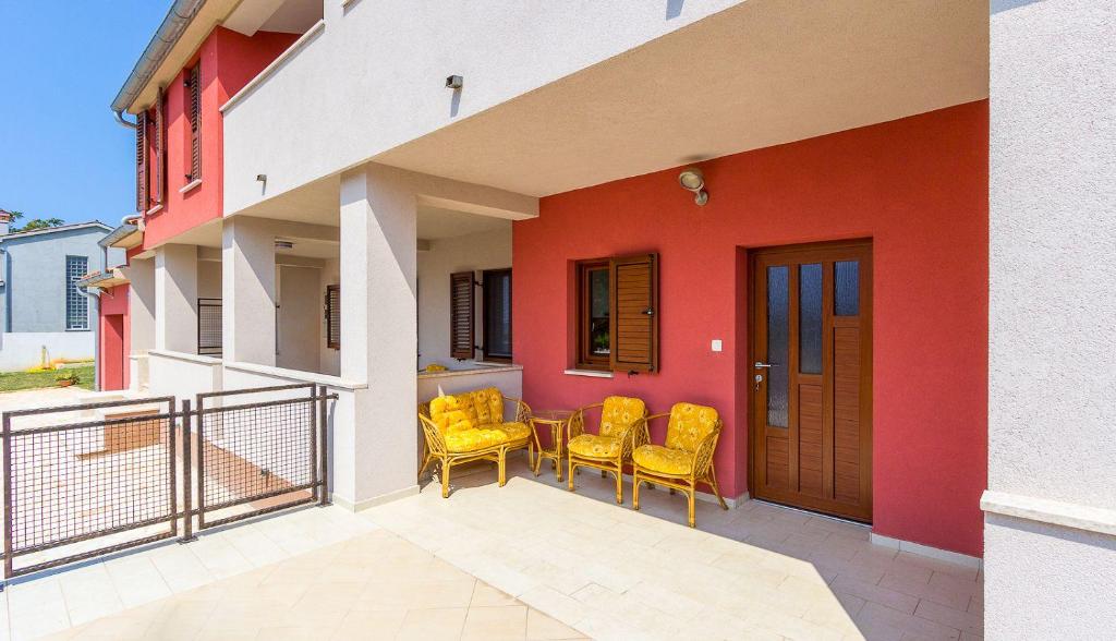Balkón nebo terasa v ubytování Ferienwohnung nur 500 Meter bis zum Kieselstrand mit Küche, Klima, WLAN, Haustiere erlaubt