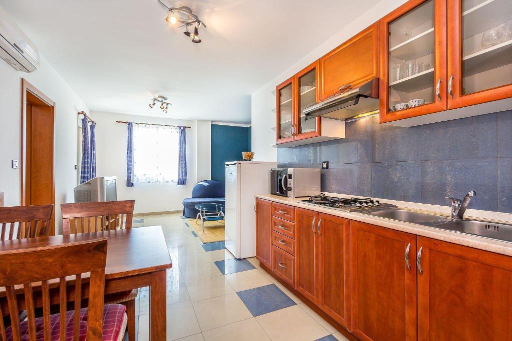 Fotografie z fotogalerie ubytování Ferienwohnung mit großem Pool, Klima, WLAN, Tischtennis v destinaci Valtura