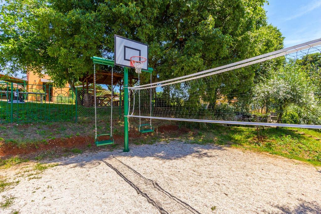 Fotografie z fotogalerie ubytování Ferienwohnung mit großem Pool, Klima, WLAN, Tischtennis v destinaci Valtura