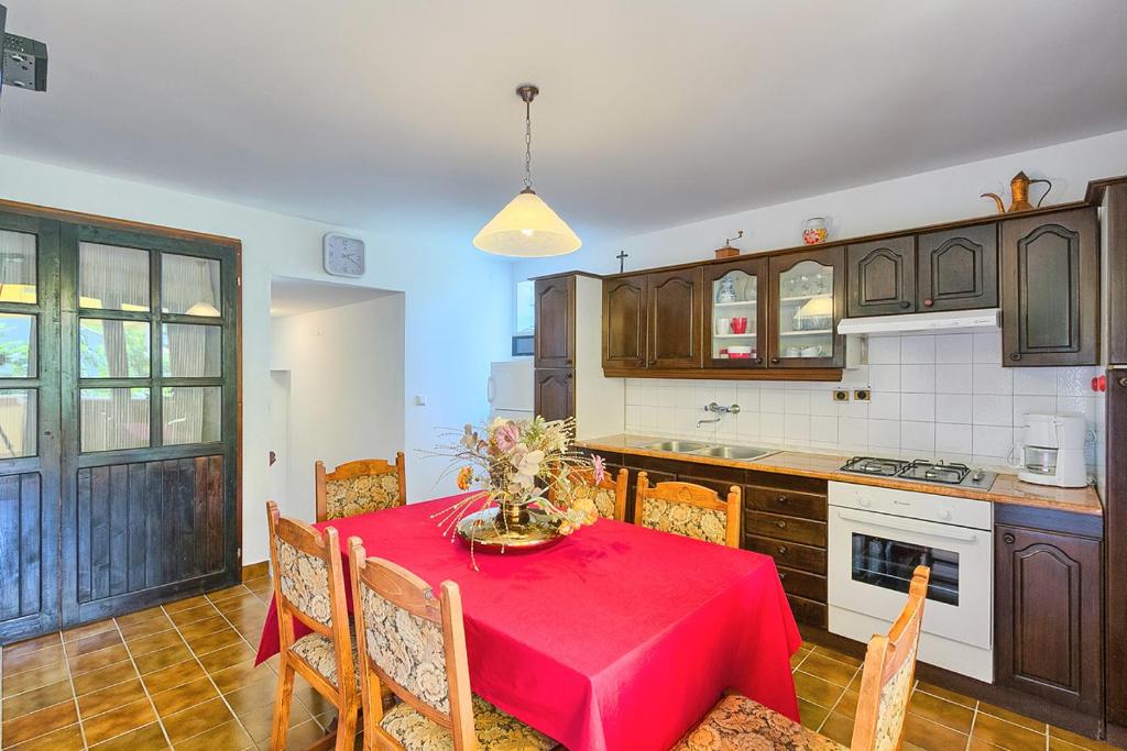 Kuchyň nebo kuchyňský kout v ubytování Im Jahr 2014 renoviertes Ferienhaus 400 Meter zum Strand