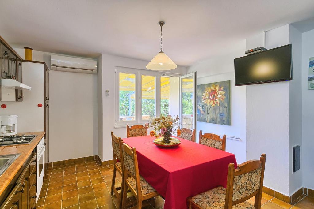 Kuchyň nebo kuchyňský kout v ubytování Im Jahr 2014 renoviertes Ferienhaus 400 Meter zum Strand