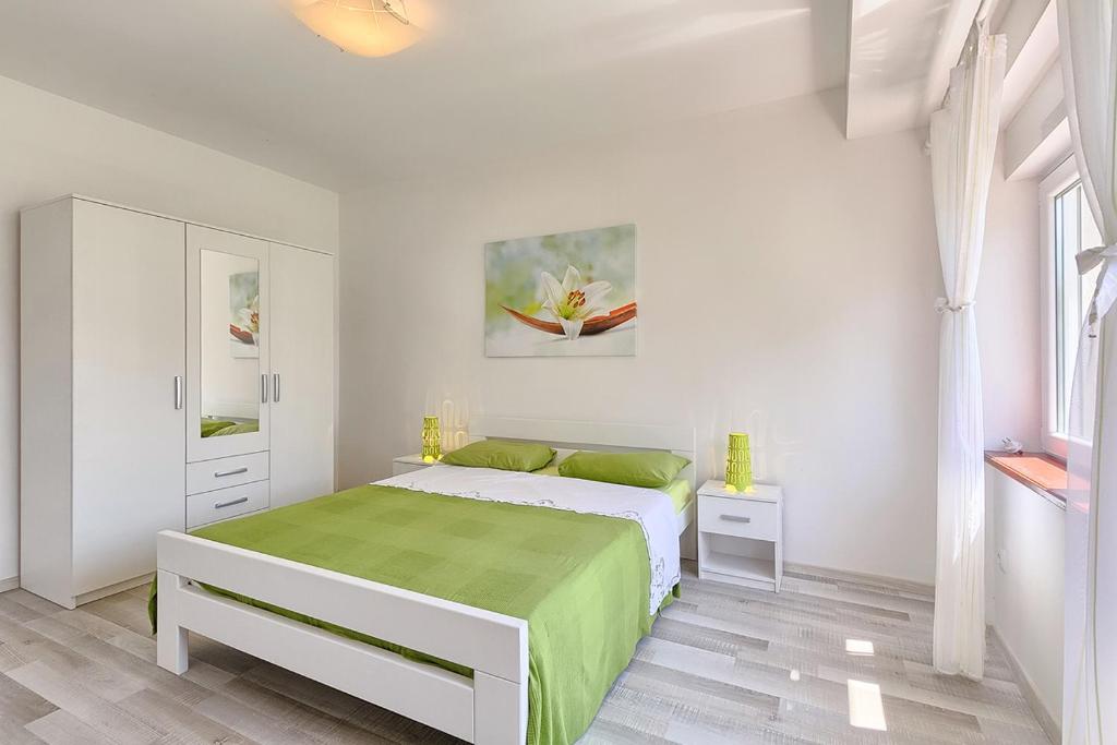 Postel nebo postele na pokoji v ubytování Im Jahr 2014 renoviertes Ferienhaus 400 Meter zum Strand