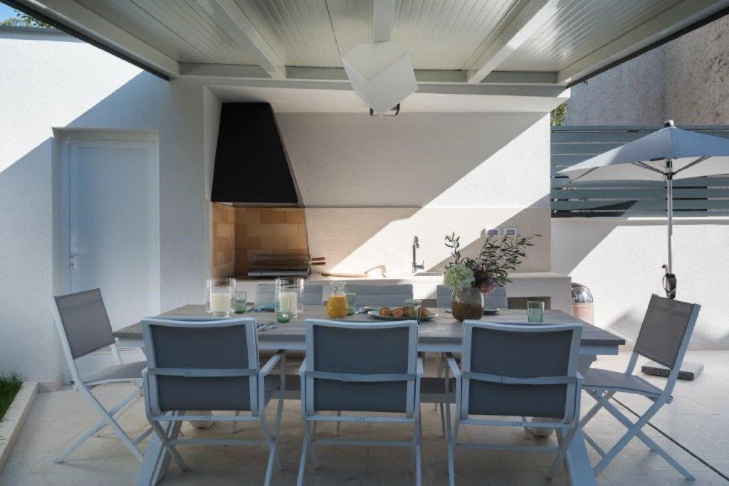 Posezení v ubytování Exklusive Villa mit privatem Pool 50 Meter zum Strand