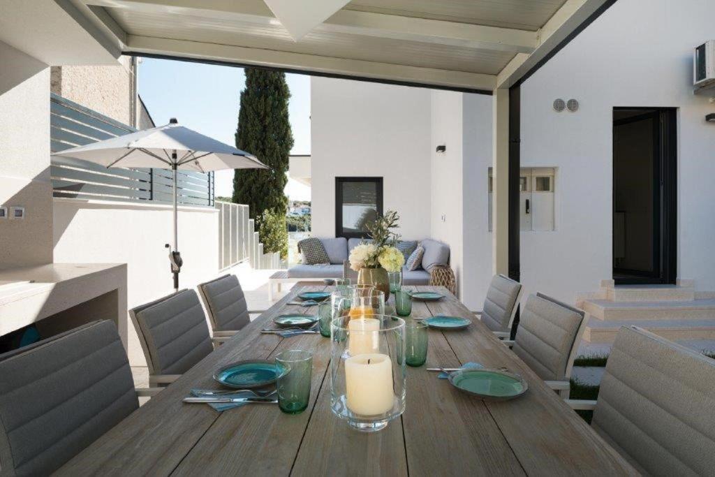 Posezení v ubytování Exklusive Villa mit privatem Pool 50 Meter zum Strand