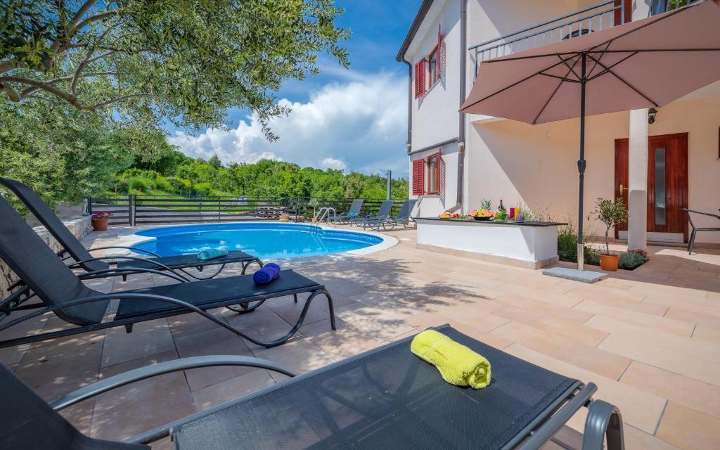 Zdjęcie z galerii obiektu Tolle Ferienwohnung mit Sauna, Whirlpool, Außenpool w mieście Drenje
