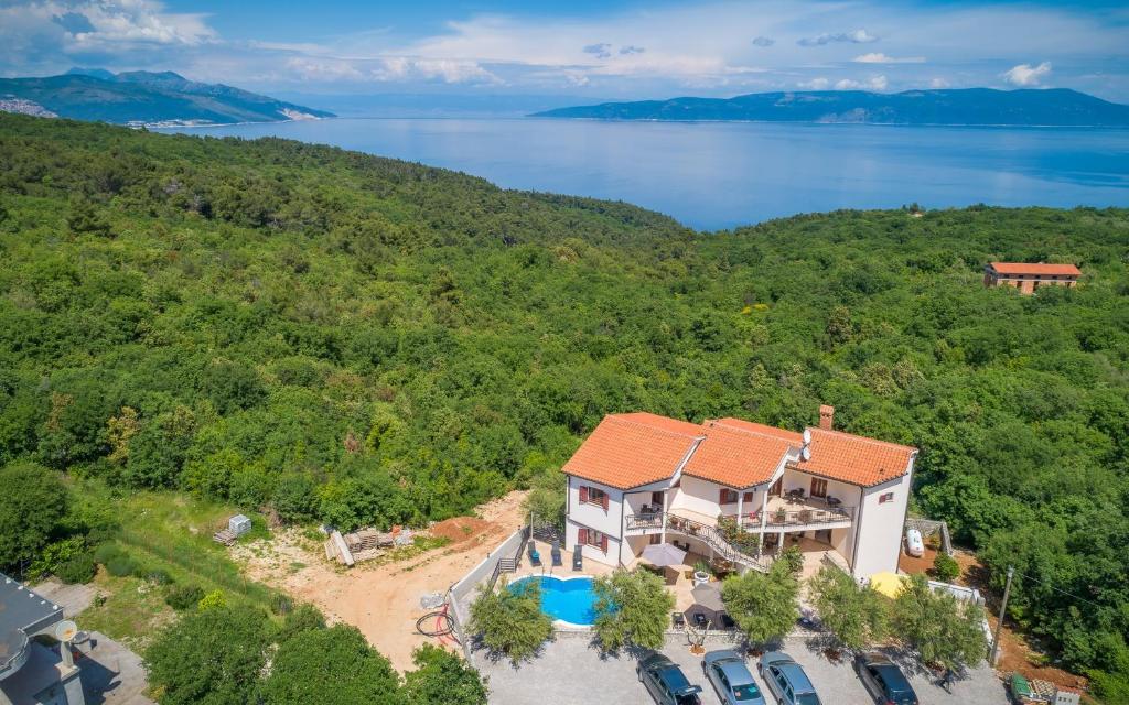 Zdjęcie z galerii obiektu Tolle Ferienwohnung mit Sauna, Whirlpool, Außenpool w mieście Drenje