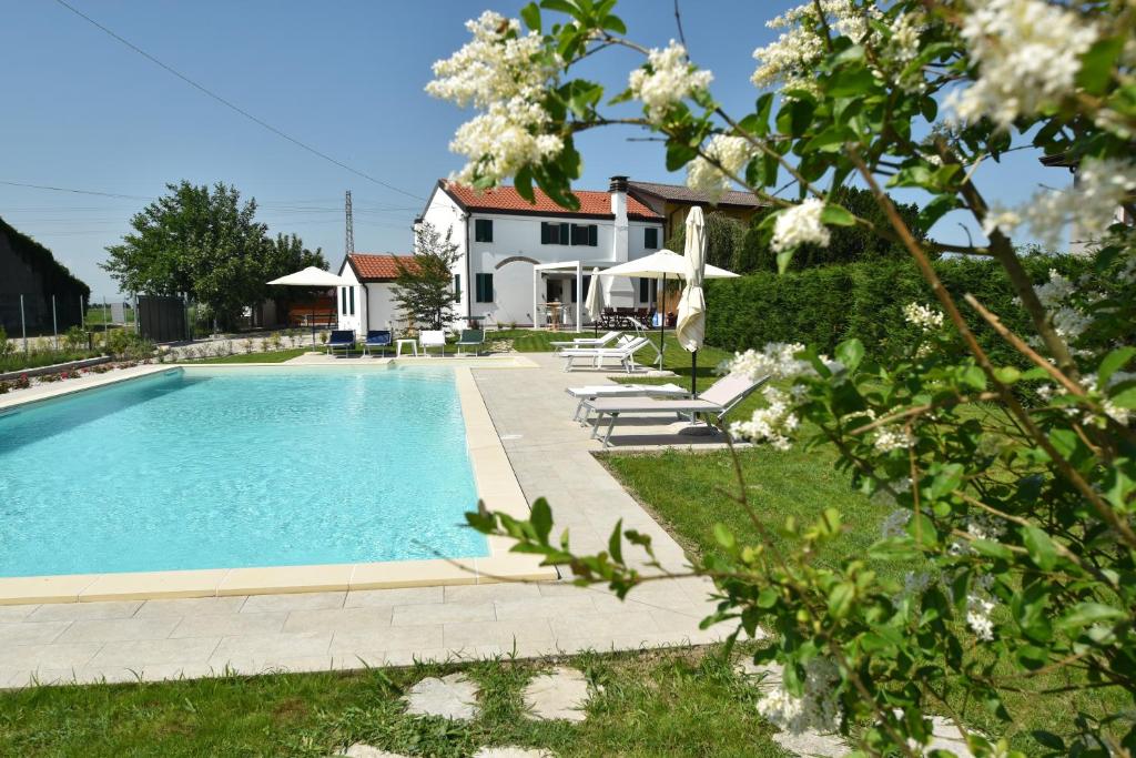 Bazén v ubytování Adria bnb Nature Resort nebo v jeho okolí