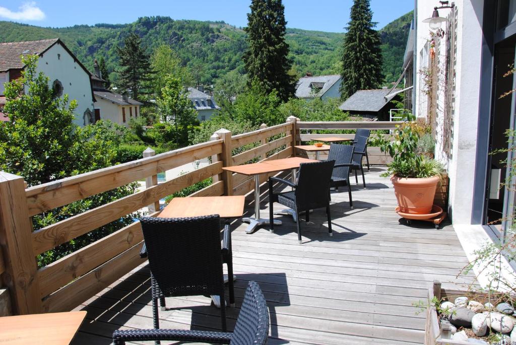 Nespecifikovaný výhled na hory nebo výhled na hory při pohledu z hotelu