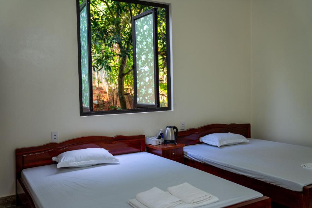 Giường trong phòng chung tại Viet Hung Hostel - Motorbikes Rental- BUS TICKET