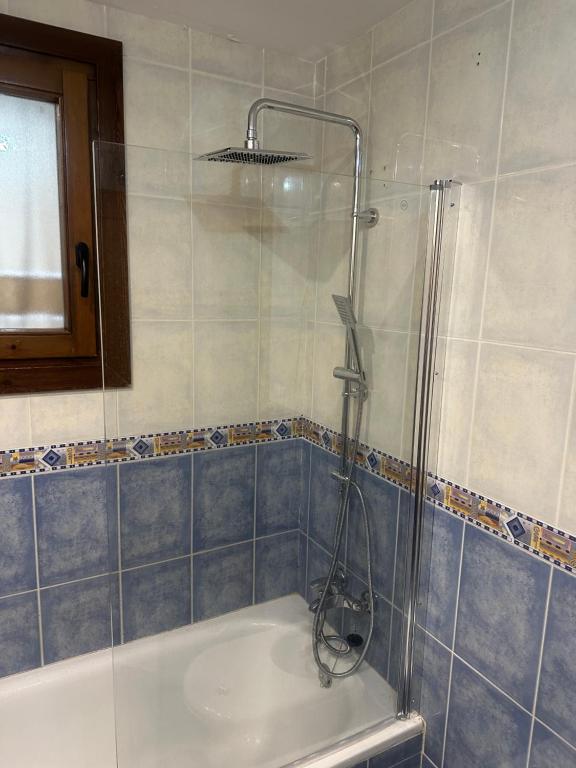 Koupelna v ubytování GAS, GARAJE , TRASTERO, CENTRO, WIFI, ASCENSOR Soleado, temperatura a elegir