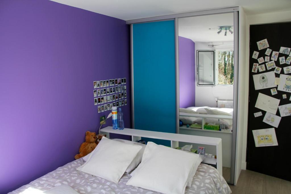 Maison de 5 chambres avec jardin clos et wifi a Plaisir tesisinde bir odada yatak veya yataklar
