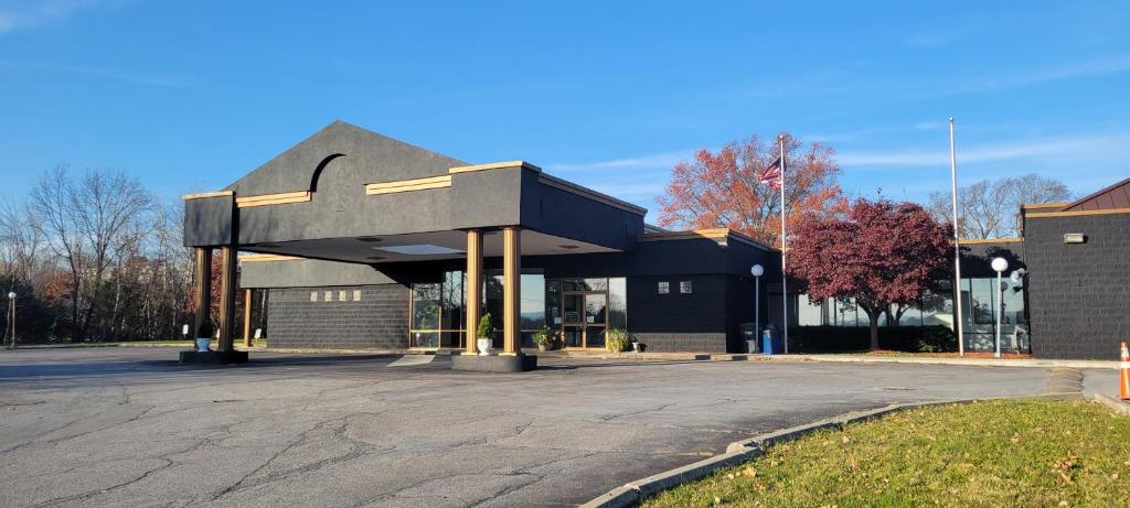 a building with a parking lot in front of it at Newburgh Inn in Newburgh