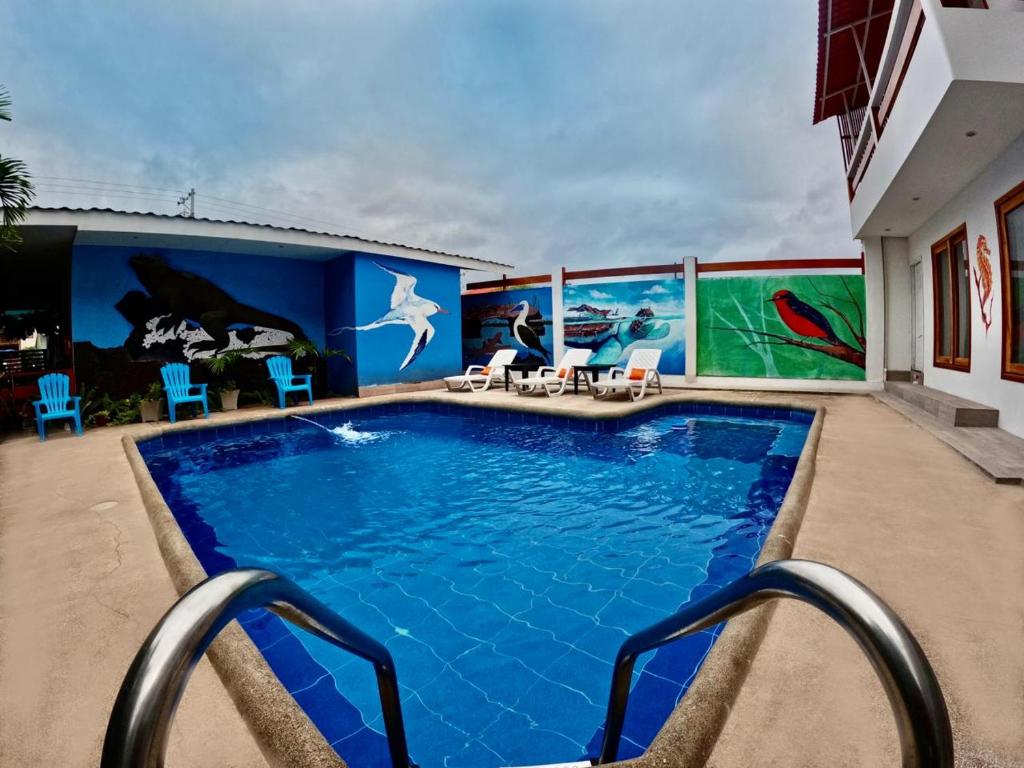 Bazén v ubytování Galápagos Isabela Hotel Loja nebo v jeho okolí