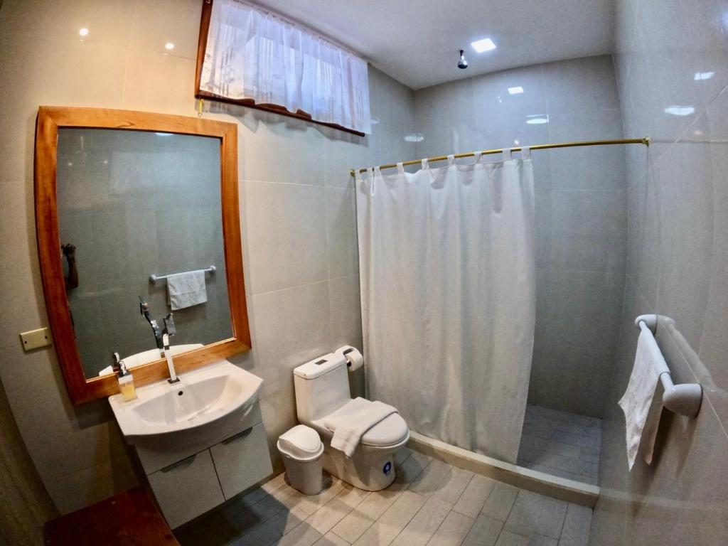 Koupelna v ubytování Galápagos Isabela Hotel Loja