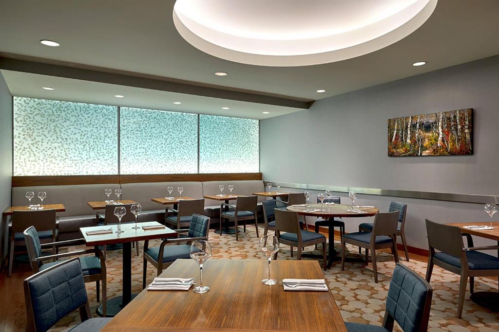Restaurace v ubytování The Westin Calgary