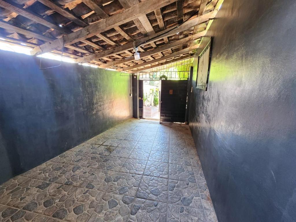 an empty hallway with a door in a building at Hostal el porrón in Suchitoto