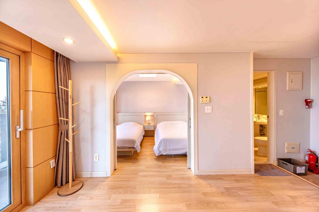 Postel nebo postele na pokoji v ubytování Dyne Resort
